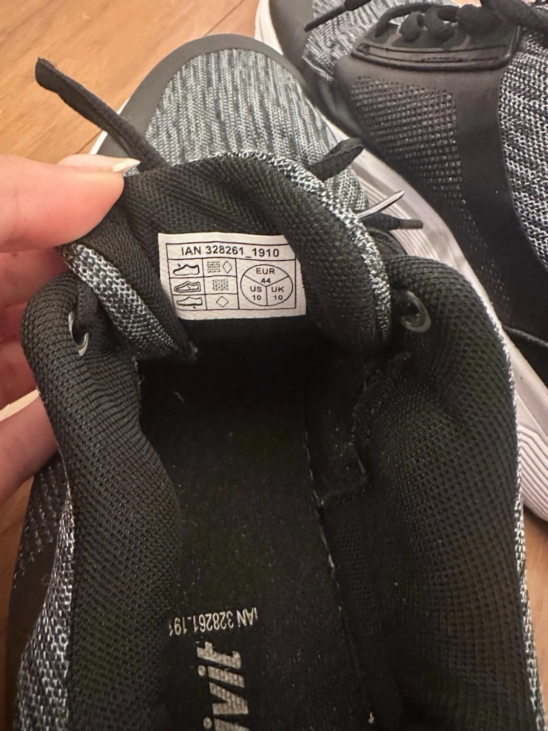 Svarta och grå sneakers med vit sula - 5