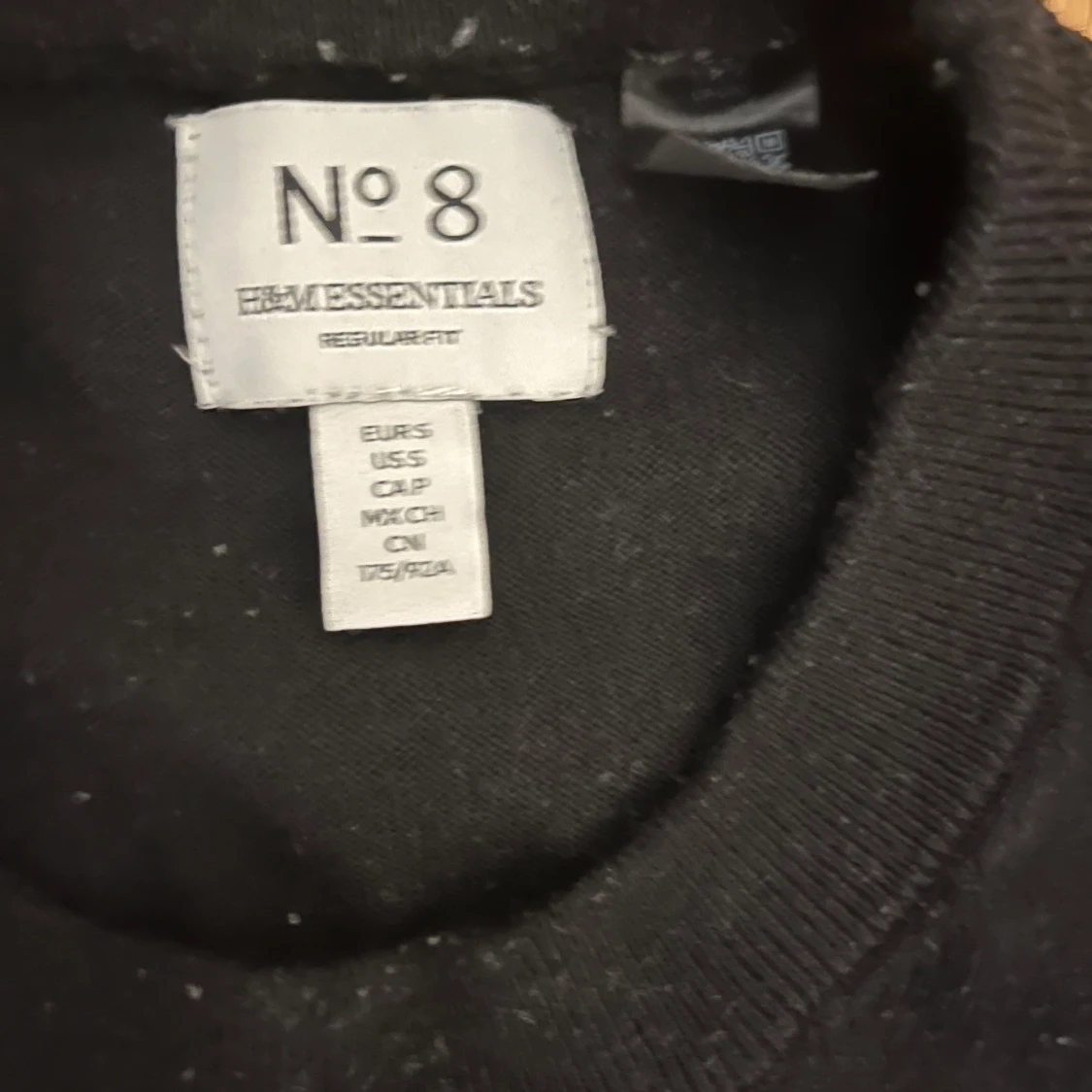 Svart tröja från H&M Essentials - 1