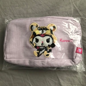 Kuromi pennfodral/necessär  - Lila pennfodral/necessär/förvaring med Kuromi från Sanrio. OÖPPNAD!