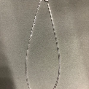 pilgrim halsband  - snyggt kedjehalsband, helt oanvänt 
