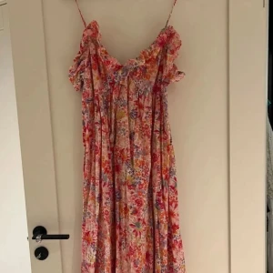 Blommig långklänning  - Såå himla fin sommarklänning!! ❤️❤️❤️