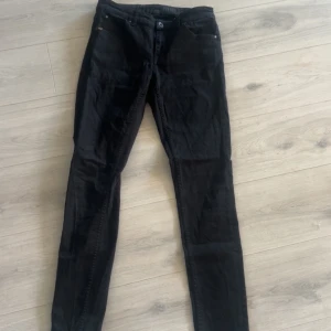 Tiger of Sweden Jeans  - Säljer 2 par tiger of Sweden jeans, första paret är storlek 31/30 och andra 31/32. Säljs för 250kr st eller 400 för båda. Nypris: 1699kr st