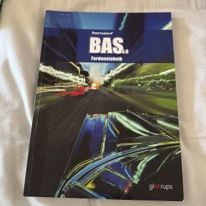 Prestanda BAS 3.0 Fordonsteknik - Säljer boken 'Prestanda BAS 3.0 Fordonsteknik' från Gleerups. Den täcker olika aspekter av fordonsteknik med detaljerade illustrationer och förklaringar. Perfekt för studenter och yrkesverksamma inom fordonsbranschen.