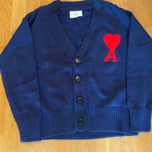 Ami cardigan  - Mörk blå cardigan helt ny. Pris går att diskuteras 