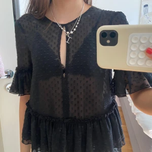 Mesh blus  - Jättesöt genomskinlig mesh blus! Ändast använd fåtal gånger, kom privat för mått eller fler bilder💓