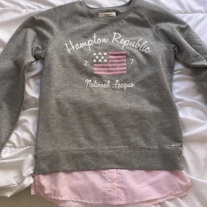 Hampton republic tröja - En fin tröja som är i bra skick, jag har haft tröjan ett tag nu men den har blivit för liten tyvärr. 💞