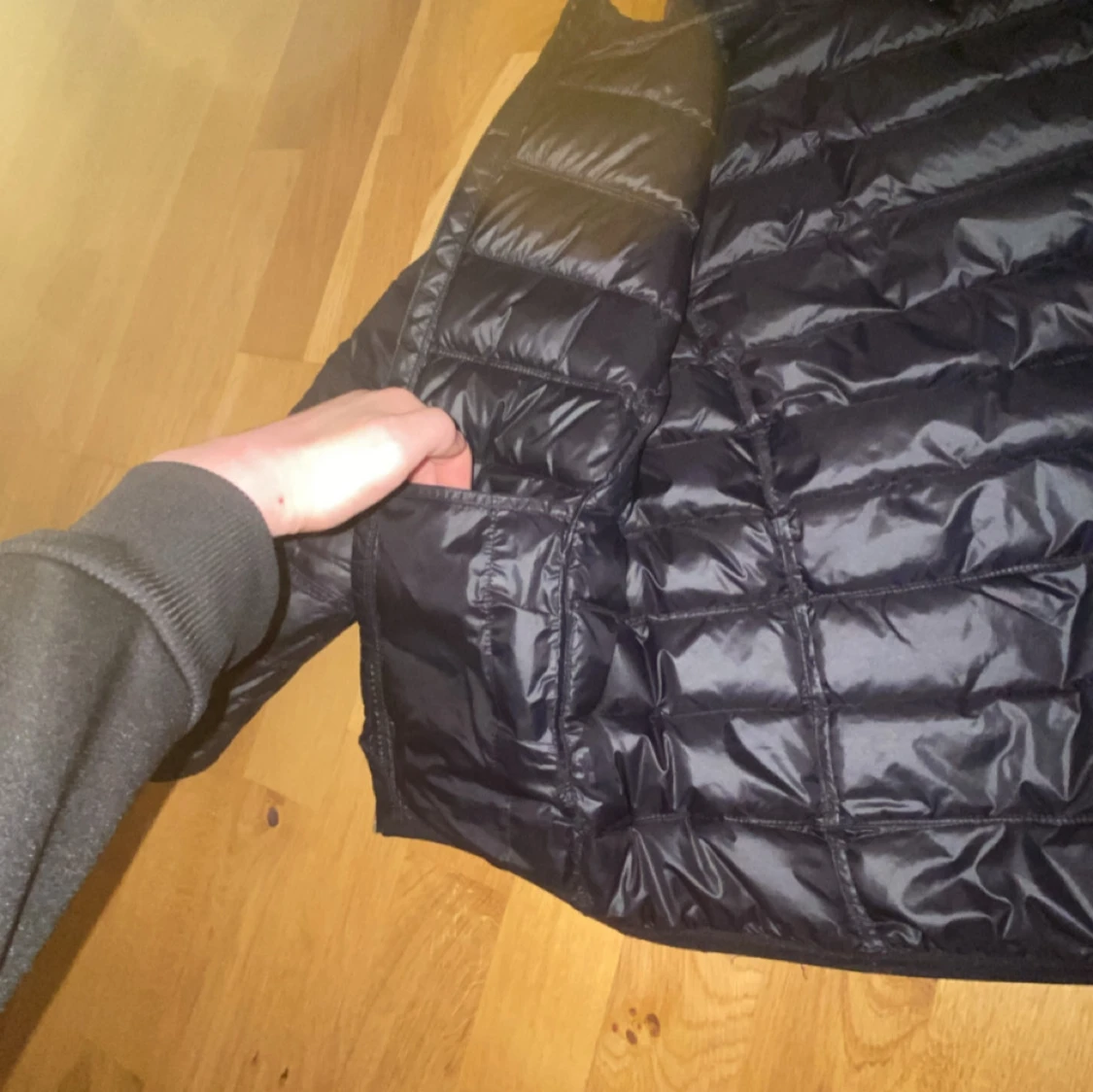 Svart dunjacka från Emporio Armani - 3