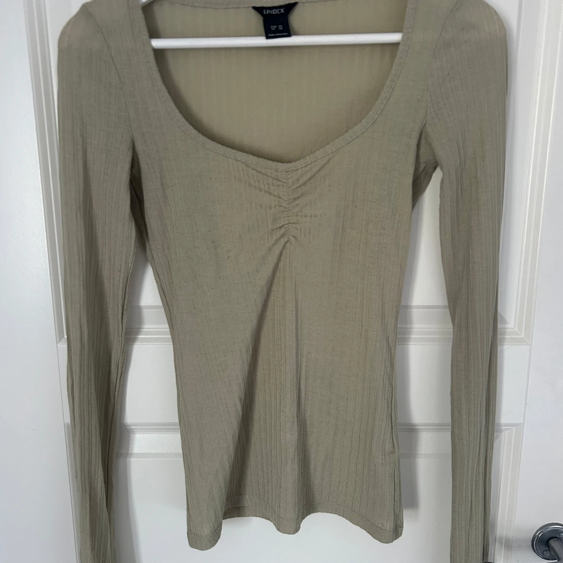 Beige ribbad topp från Lindex - 1