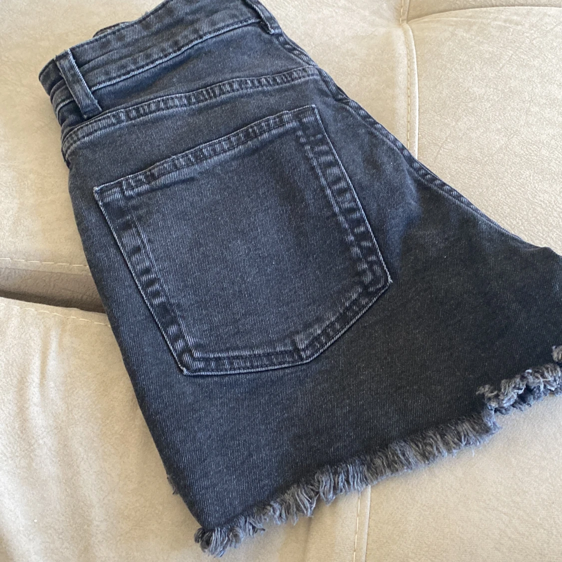 Svarta jeansshorts - 2