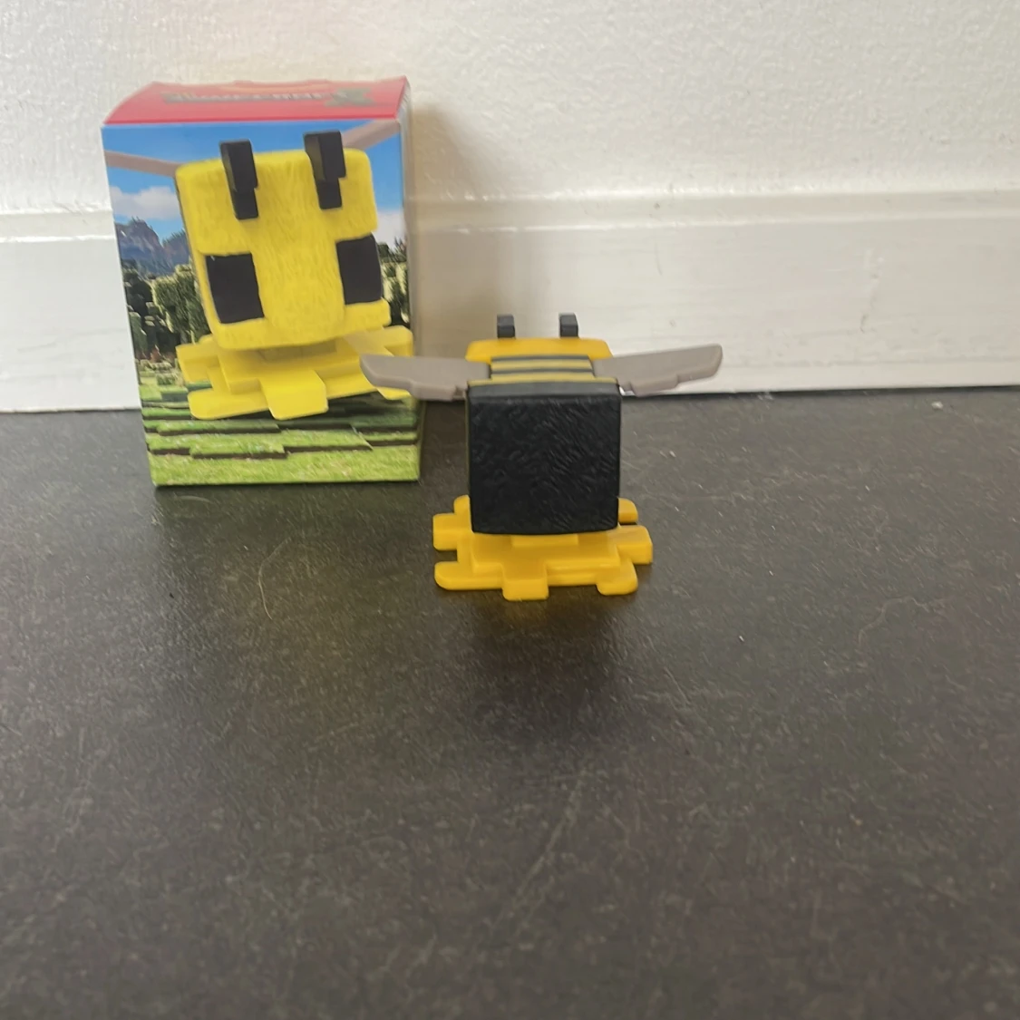 Minecraft bee - 1
