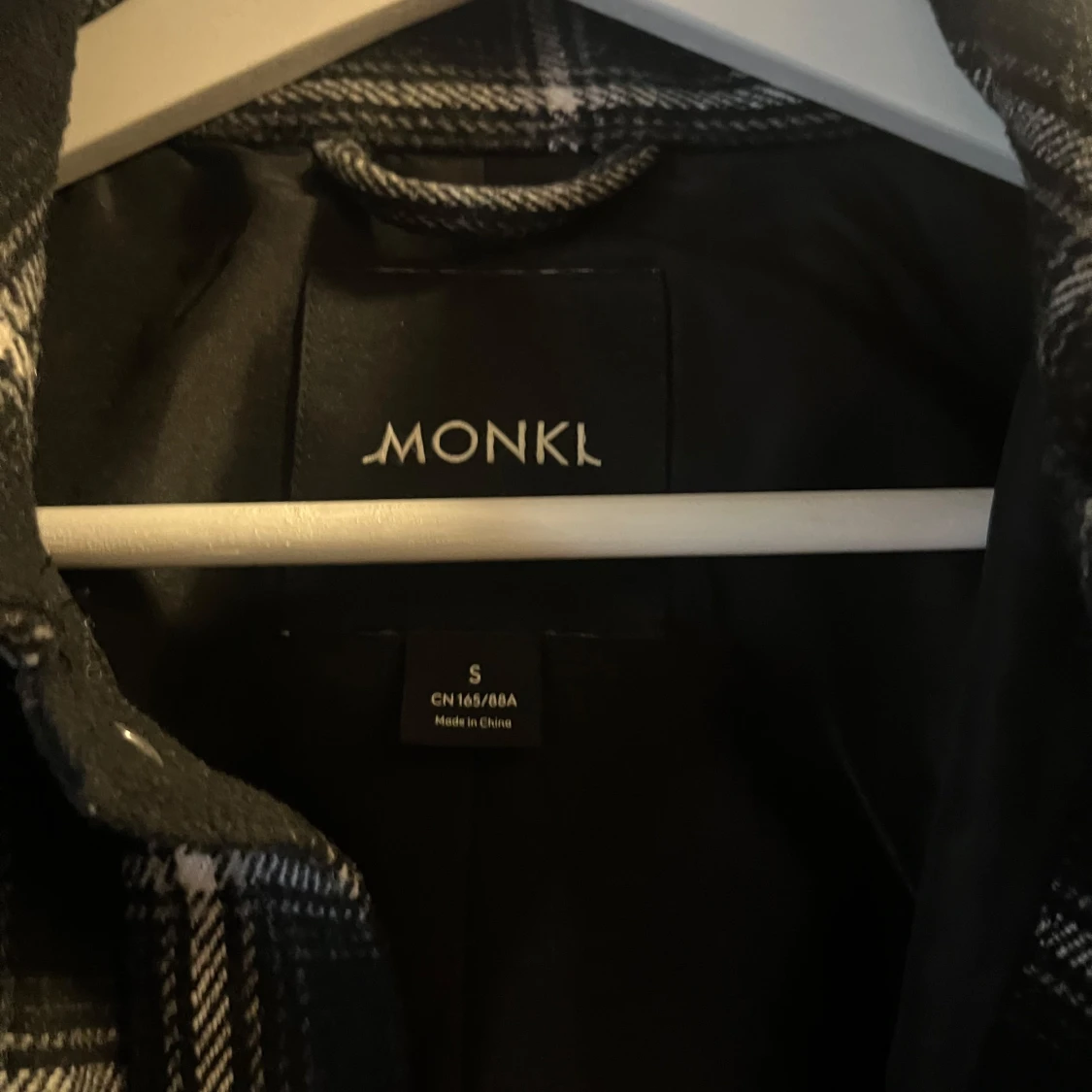 Svart och vit rutig jacka från Monki - 1