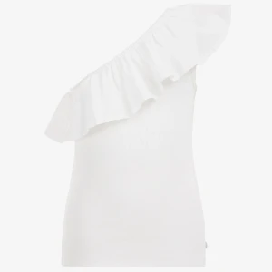 Vit oneshoulder topp med volang - Snygg vit oneshoulder topp med en stor volangdetalj längs axeln. Perfekt för en stilren och trendig look. Skriv vid frågor❣️