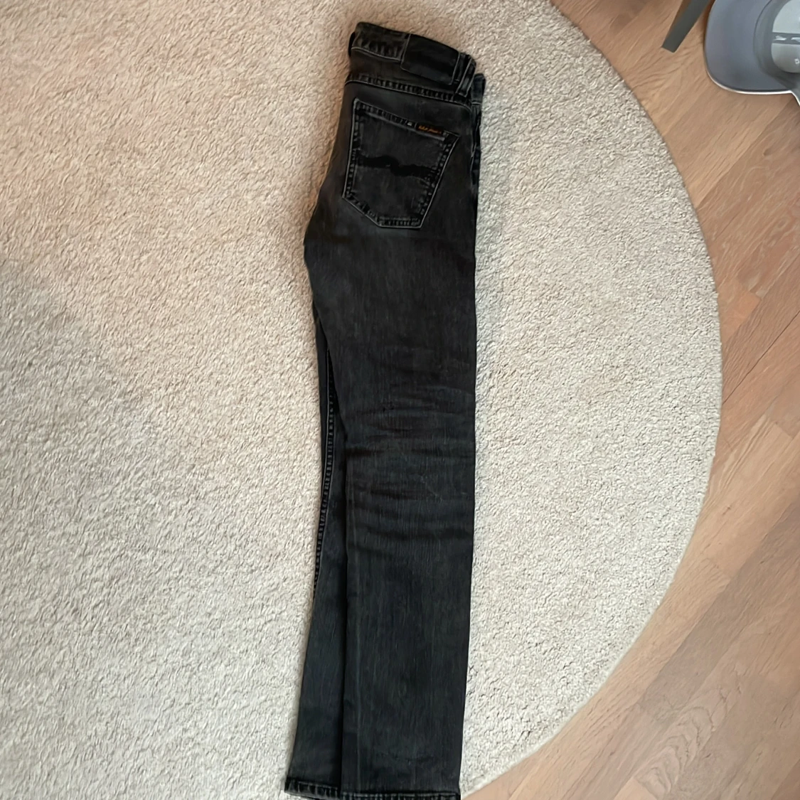 Svarta lean Dean från Nudie Jeans - 2