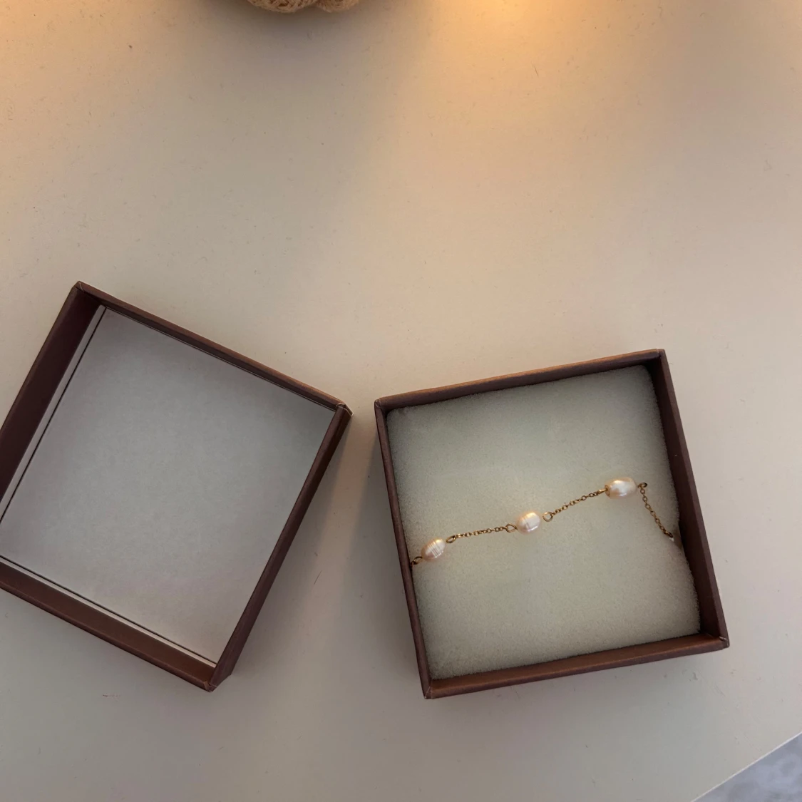 Guldarmband med pärlor från Edblad