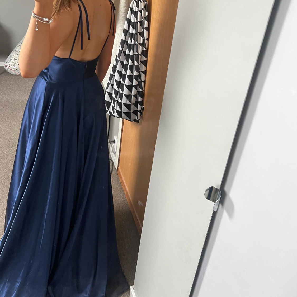 Marinblå balklänning med slits - 3