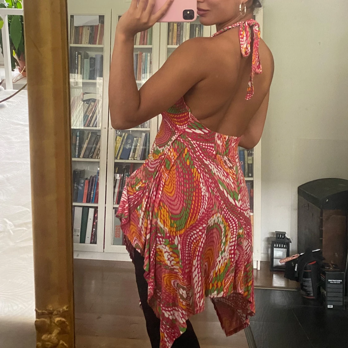 Färgglad halterneckklänning  - 2