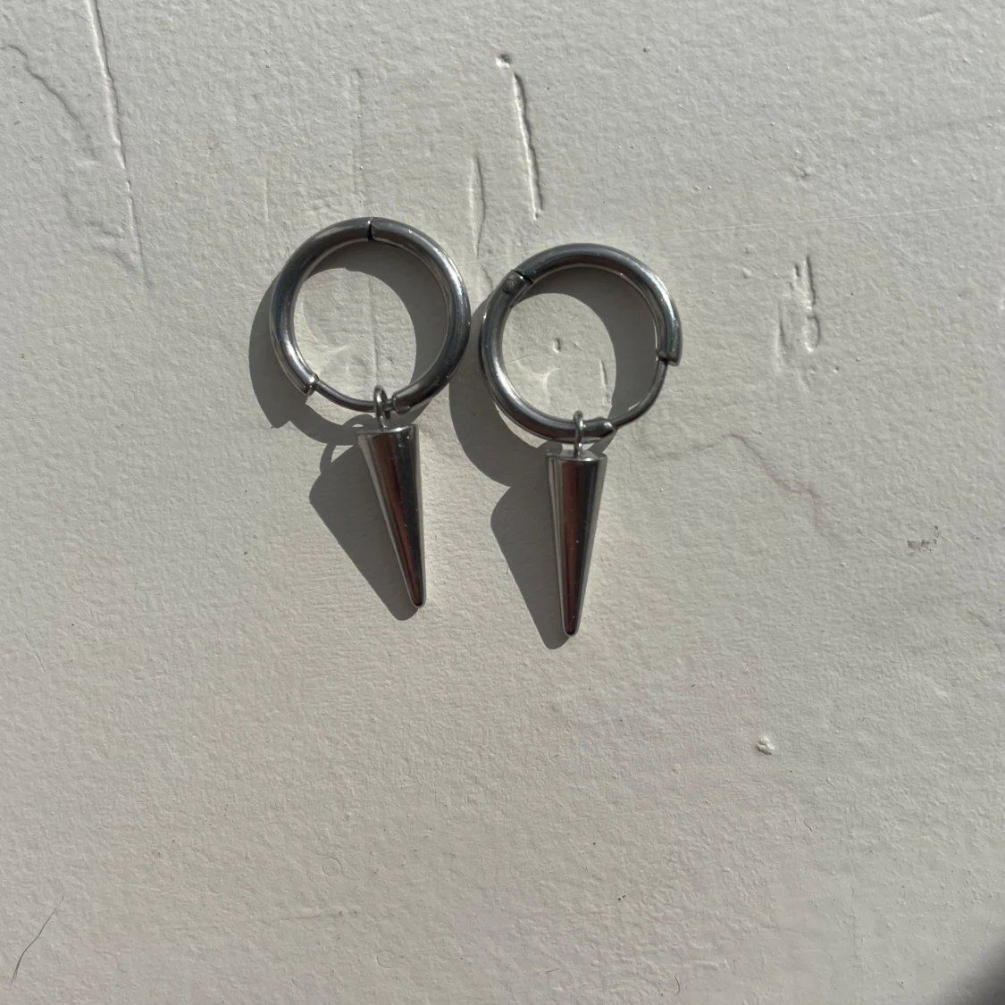 Silvriga örhängen från Edblad - 1