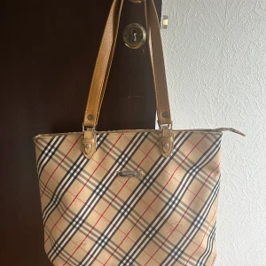 Burberry väska original dam - Mycket vacker och originell väska från märket Burberry
