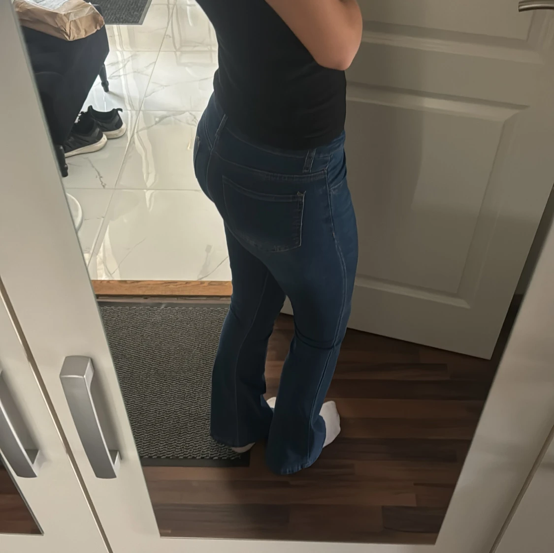 Mörkblå bootcut jeans med hög midja - 2