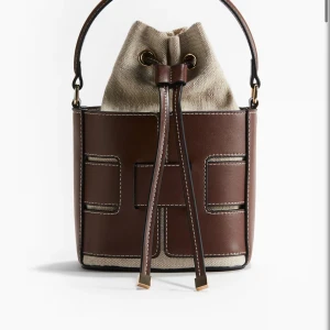 Söker bucket bag från hm - 🚨Söker🚨 hör av dig om du har den i svart eller brunt 