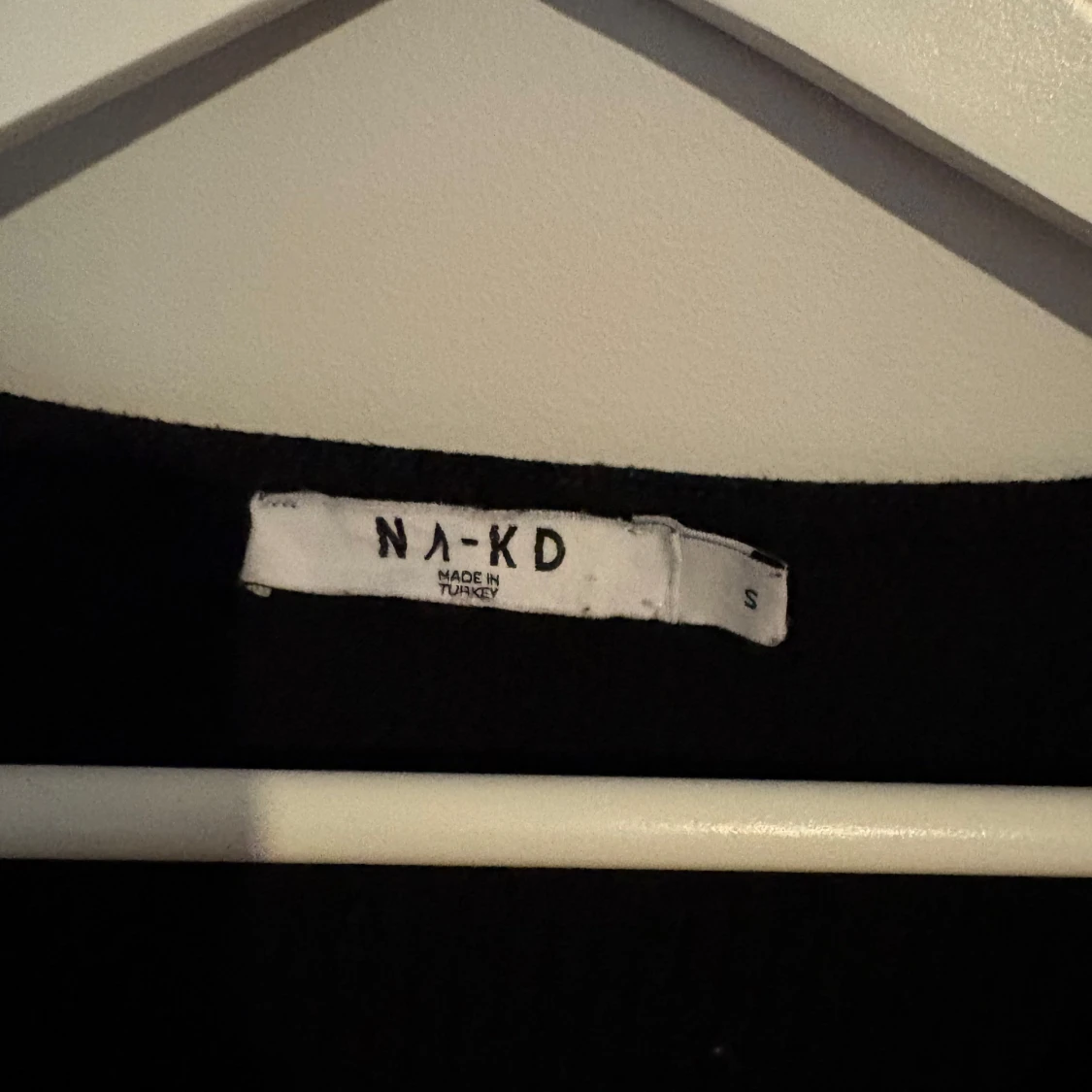 Svart ribbad topp med knappar NA-KD - 2