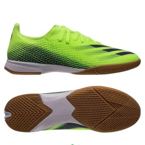 Neongula Adidas inomhusfotbollsskor - Snygga neongula Adidas inomhusfotbollsskor med svarta ränder på sidan och gummisula för bra grepp. Ovandelen är i syntetmaterial med nätstruktur och snörning för perfekt passform. Perfekta för snabba vändningar på planen.
