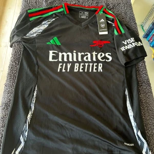 Arsenal borta tröja  - Helt ny i storlek M