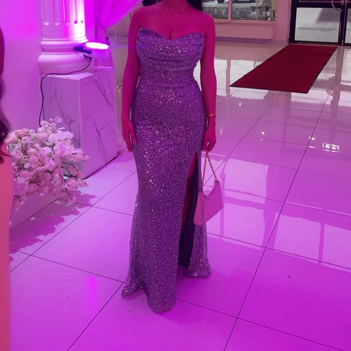 Glittrig grön långklänning - 1