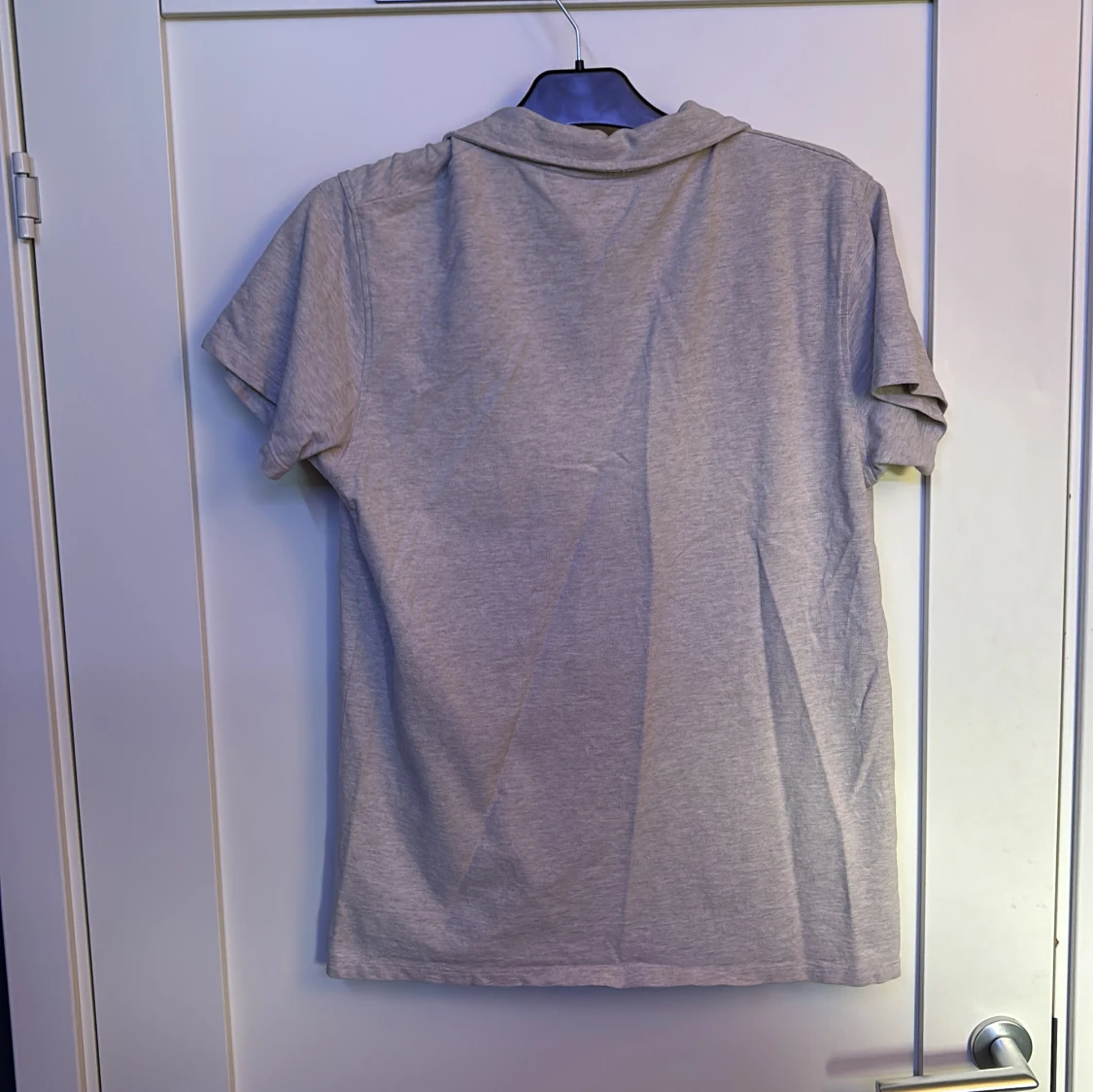 Grå piké t-shirt från Kappahl - 1