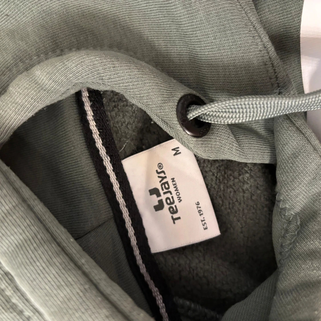 Grön hoodie från TeeJays x Sommare - 1