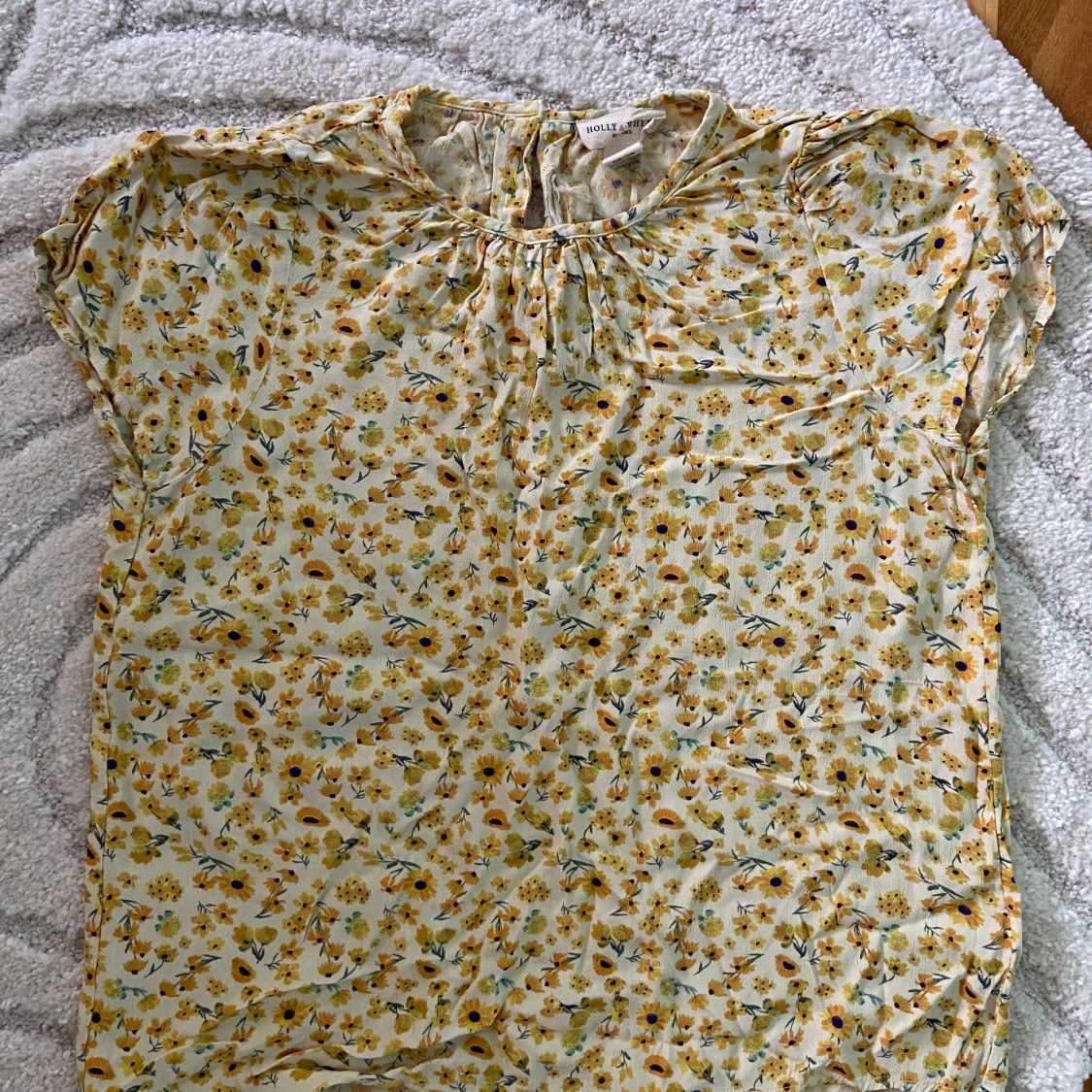 Blommig blus från Holly & Whyte