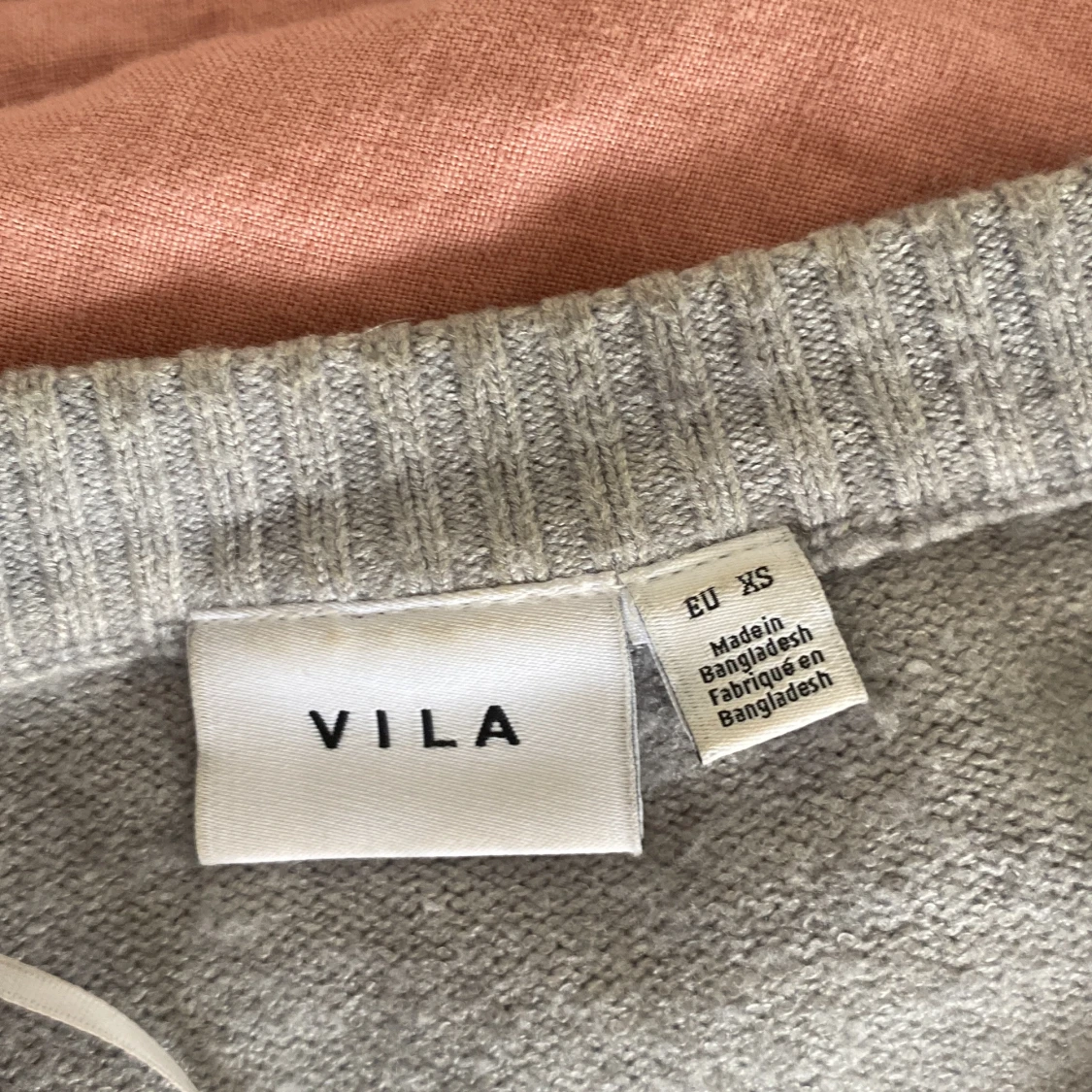 Ljusgrå stickad tröja från Vila - 2