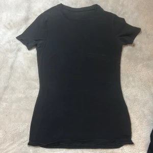 Svart T-shirt från intimissimi  - Svart T-shirt från intimissimi