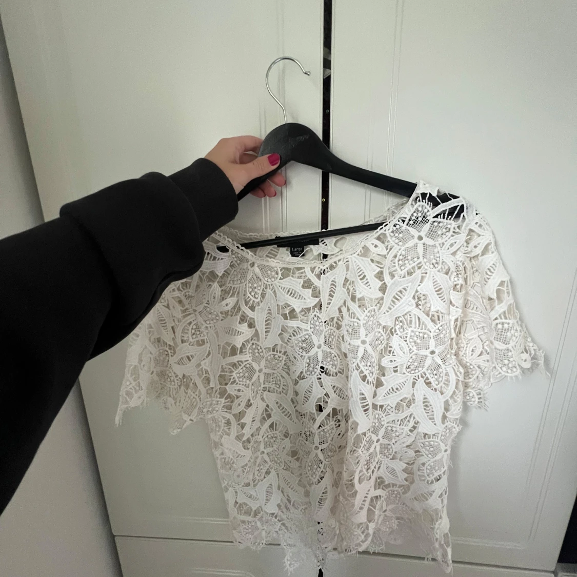 Vit blommig spetsblus - 1