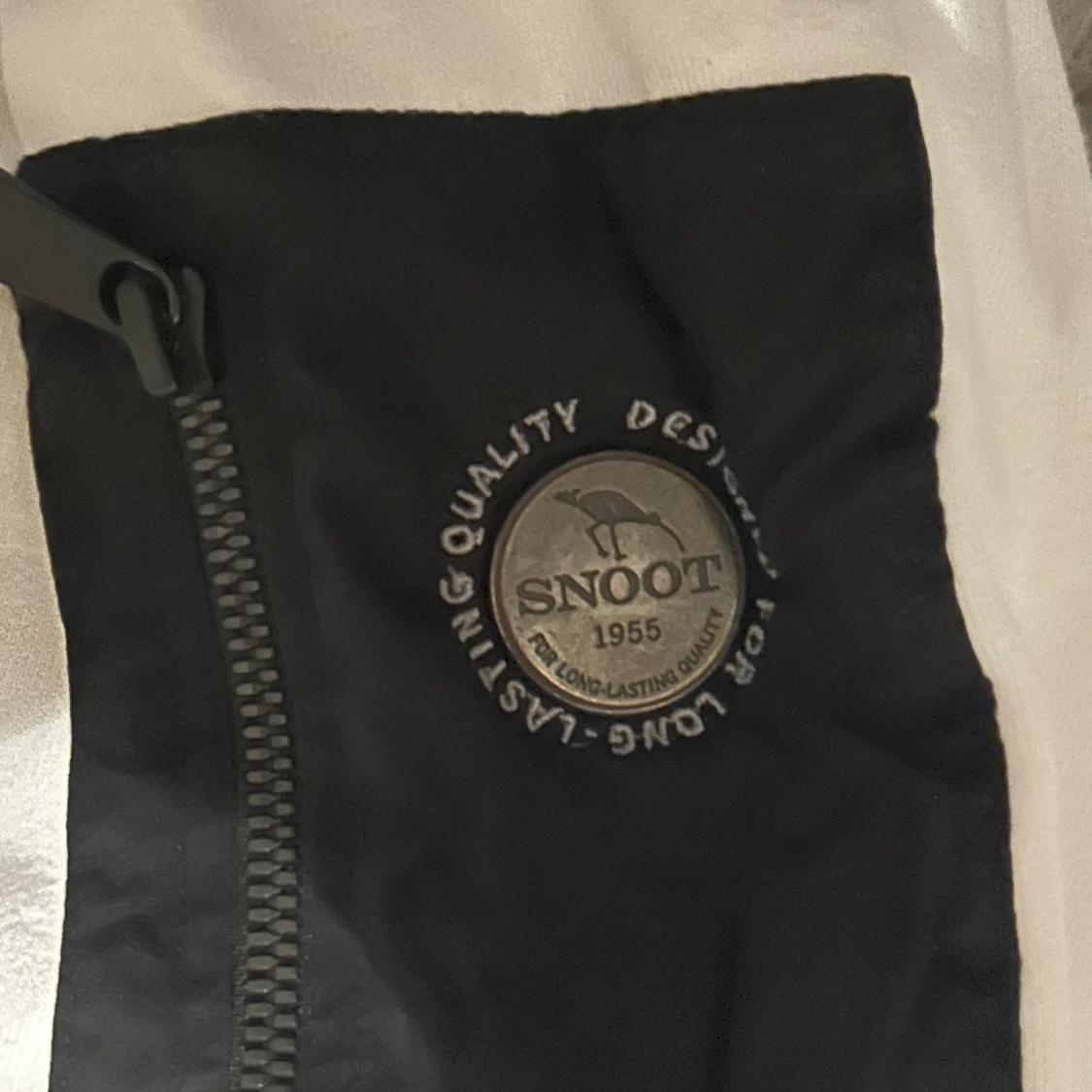 Vit hoodie från Snoot med ärmficka - 1