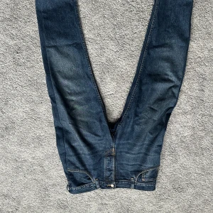 Mörkblå jeans från Nudie Jeans - Nudie Jeans | Skräddar sydda skriv dm för mått | pris kan diskuteras vid snabb affär. 