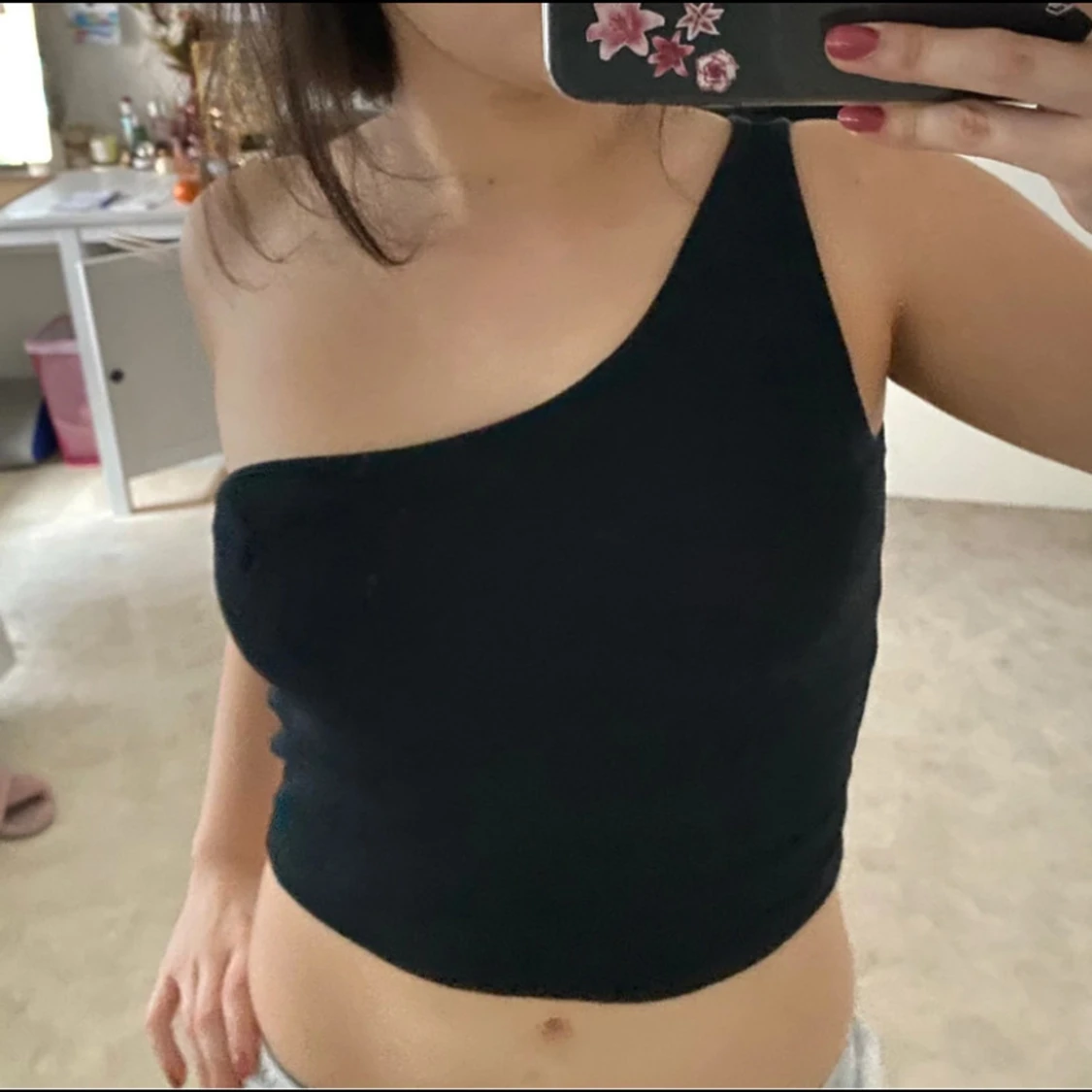 Svart oneshoulder topp