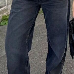 Loose Low Jeans - I storlek M och endast testade då jag inte har orkat lämnat tillbaka dem🩷