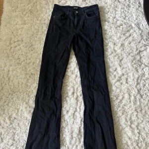 Svart bootcut jeans - Svarta Bootcut jeans