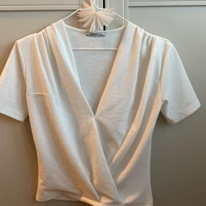 Zara topp - Super fin omlottblus från zara som aldrig är använd då den är förliten