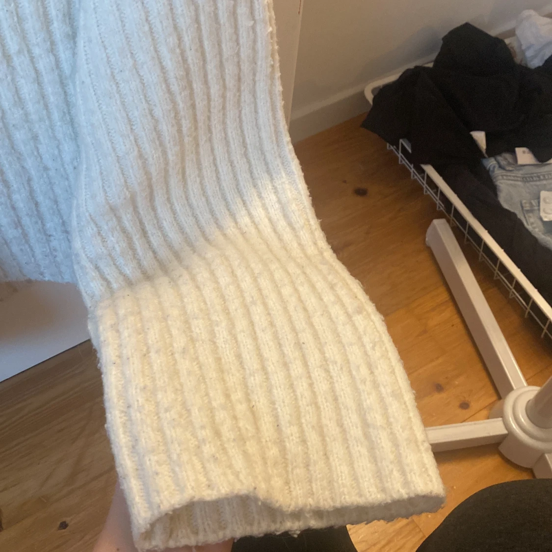 Vit stickad tröja från Bik Bok - 4