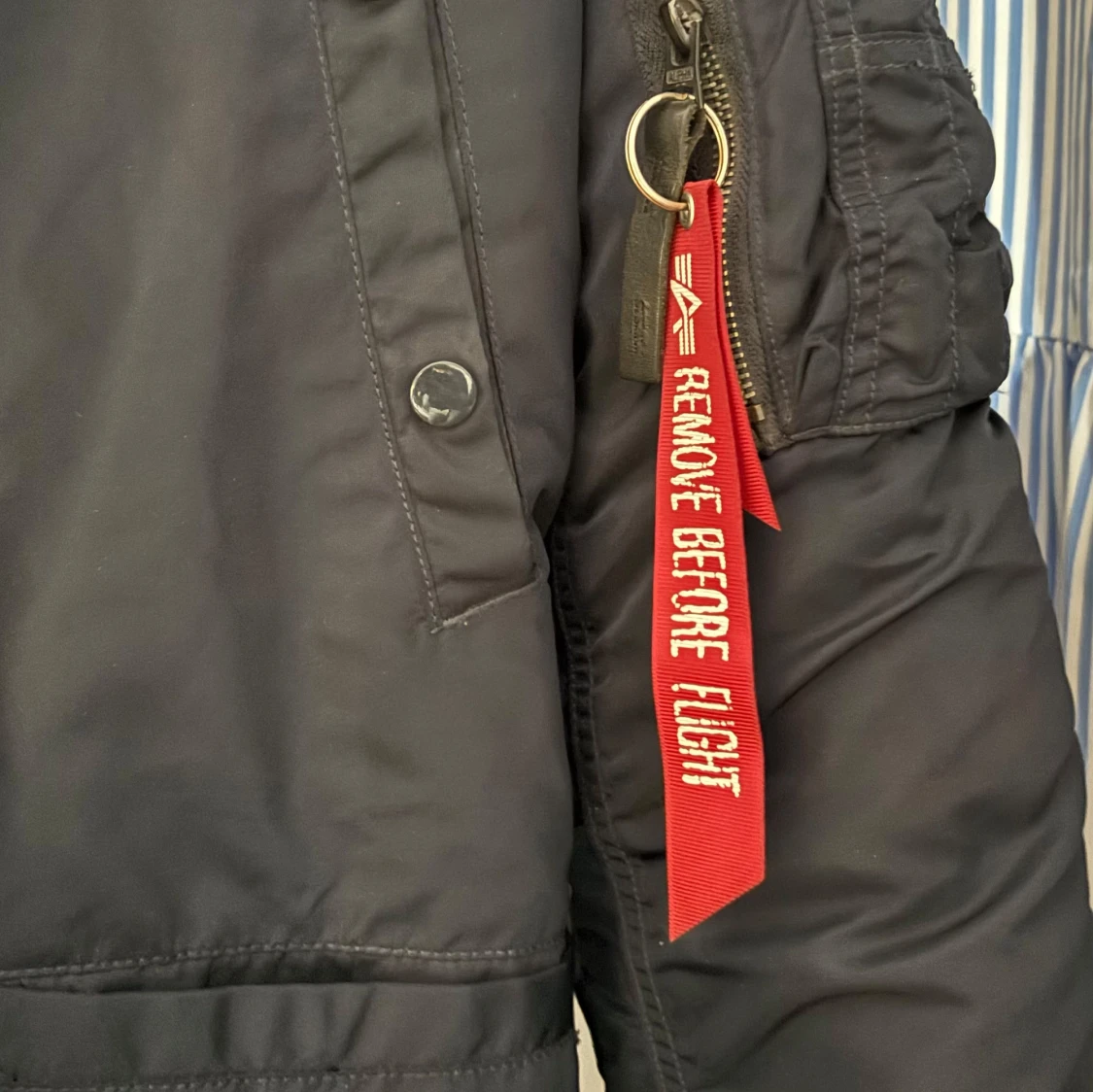 Svart jacka från Alpha Industries M - 2