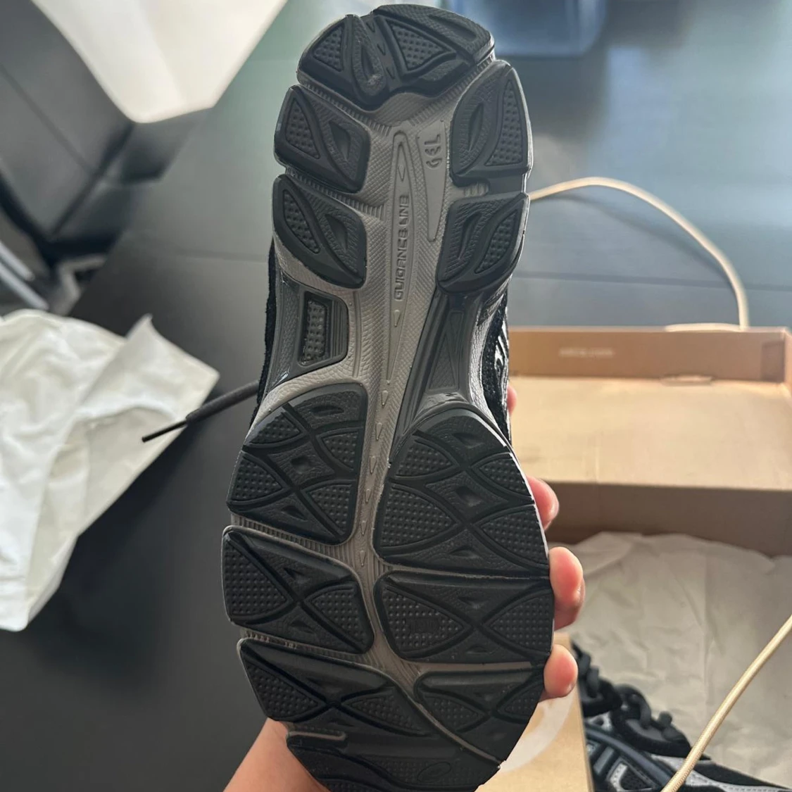 Svarta och grå ASICS sneakers - 3