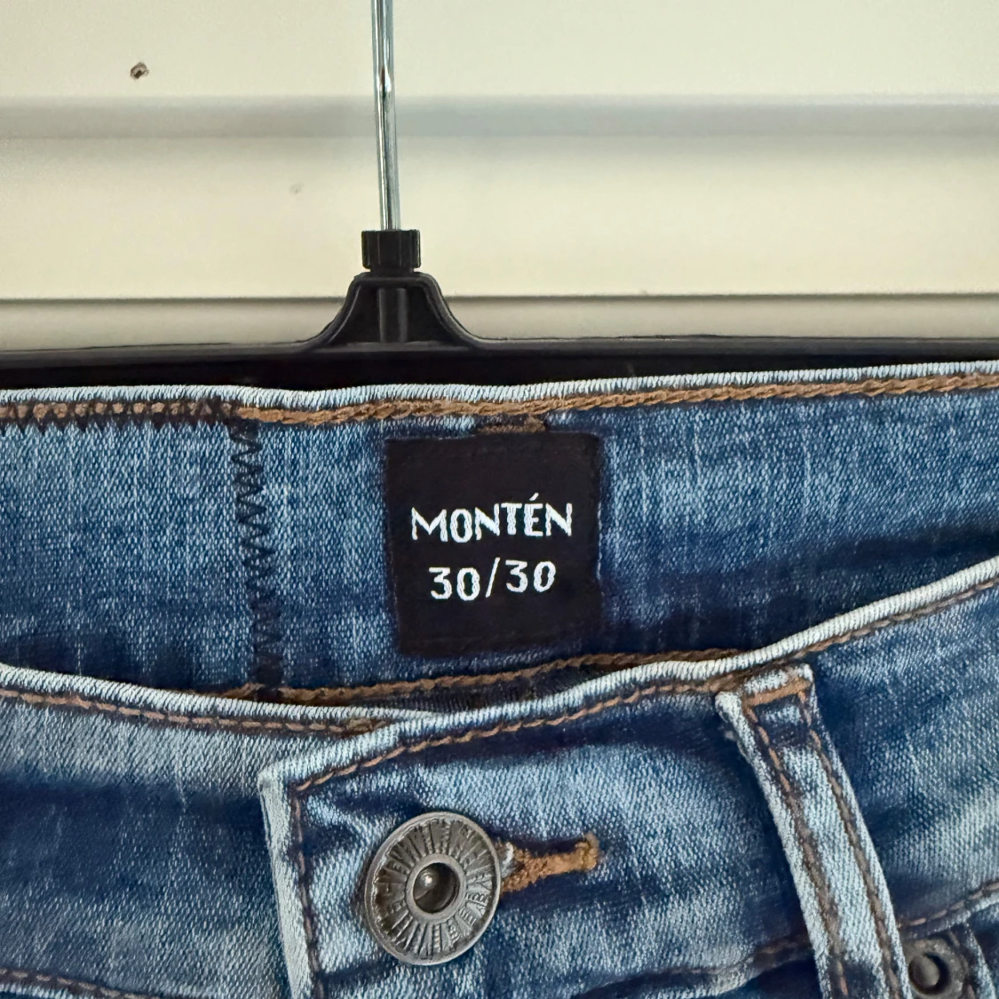 Ljusblåa monten jeans - 1