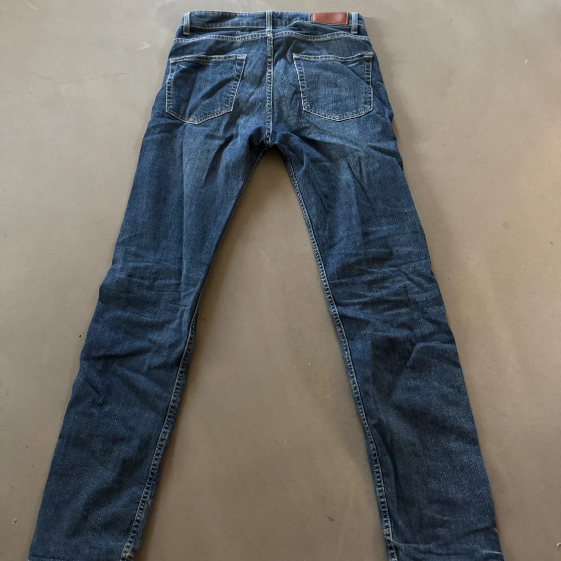 Blå jeansbyxor från Dressmann