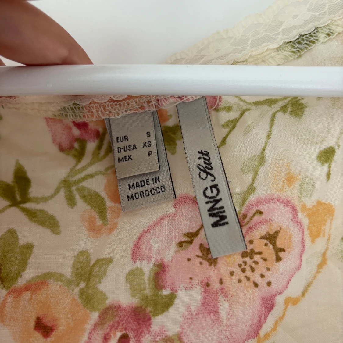 Blommig linnetopp från MNG  - 2