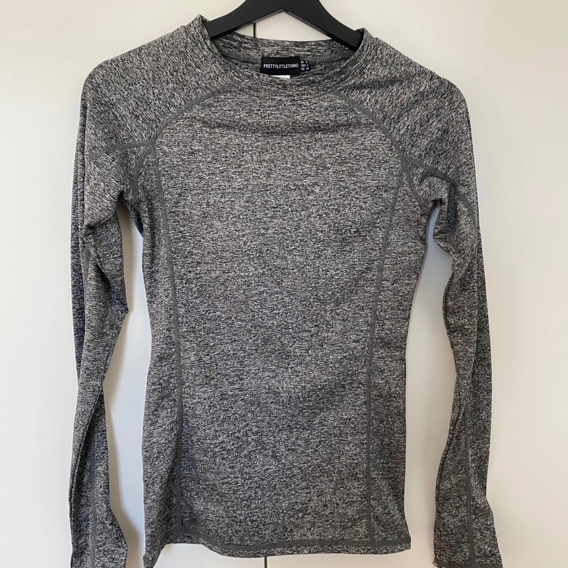 Grå långärmad träningströja