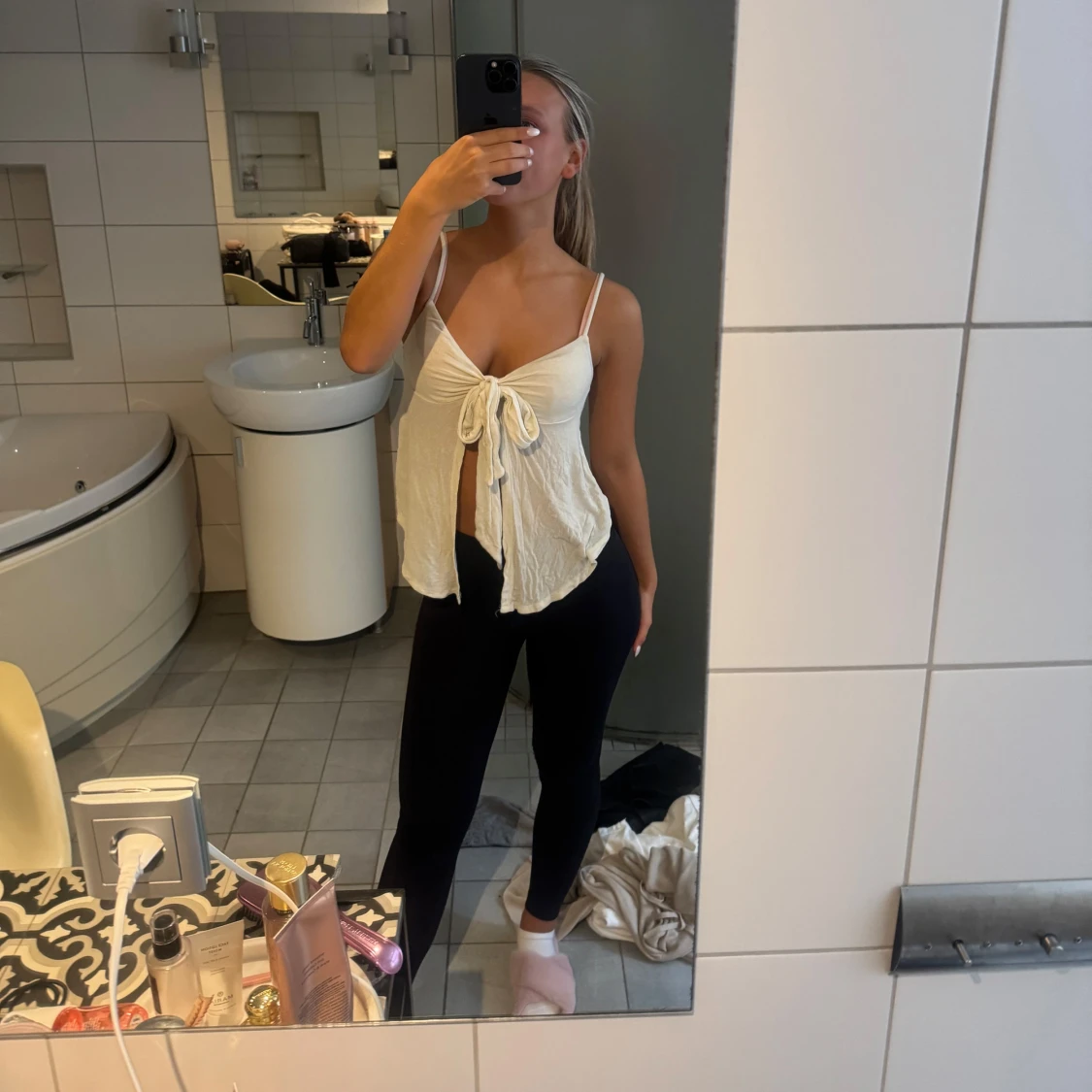 Vit linnetopp med knyt framtill - 1