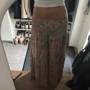 Långkjol - Fin färglad långkjol från marta de chateau