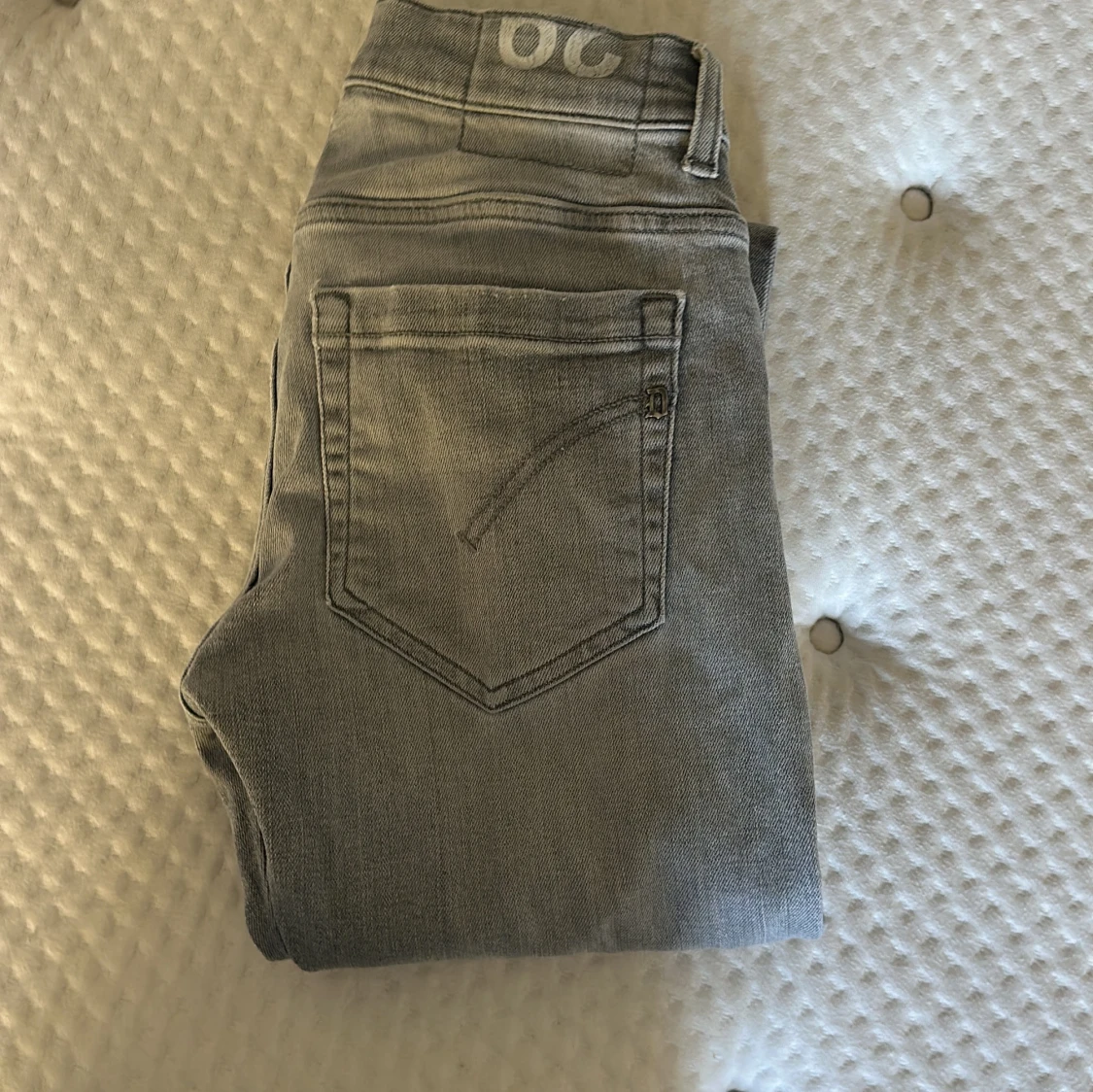 Ljusgråa jeans från dondup - 1